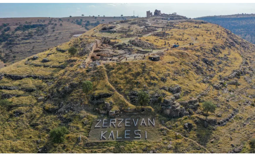 Zerzevan Kalesinde Anıtsal Kapı Bulundu