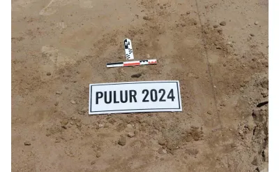 Pulur Höyük’te yürütülen kazılarda, 7 bin yıl öncesine tarihlenen bir tabakada yapılan çalışmalar sonucunda pişmiş topraktan bir kadın figürini ortaya çıkarıldı