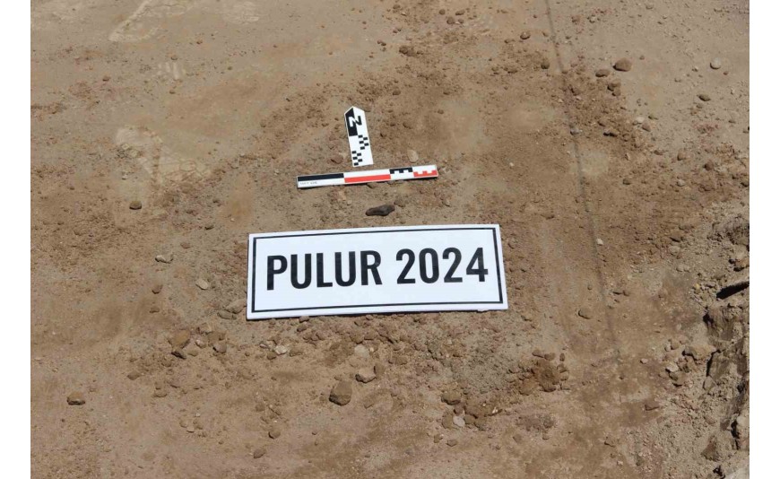 Pulur Höyük’te yürütülen kazılarda, 7 bin yıl öncesine tarihlenen bir tabakada yapılan çalışmalar sonucunda pişmiş topraktan bir kadın figürini ortaya çıkarıldı