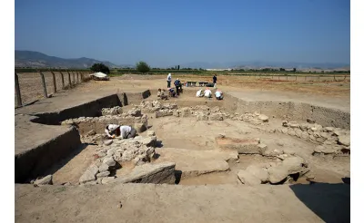 Aydın’daki Tepecik Höyüğü’nde 3.500 Yıllık Midye Kabukları Ortaya Çıkarıldı Aydın’daki Tepecik Höyüğü’nde 3.500 Yıllık Midye Kabukları Ortaya Çıkarıldı