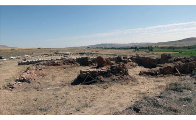 Kayalıpınar’da 3.900 Yıllık El Baskısı ve Sıvama İzleri Bulundu