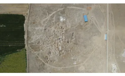 Küllüoba'daki 5.200 yıllık yapıların toprakla doldurulup üzerlerinin kapatıldığı tespit edildi Küllüoba'daki 5.200 yıllık yapıların toprakla doldurulup üzerlerinin kapatıldığı tespit edildi