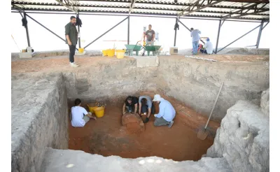 Küllüoba'daki 5.200 yıllık yapıların toprakla doldurulup üzerlerinin kapatıldığı tespit edildi Küllüoba'daki 5.200 yıllık yapıların toprakla doldurulup üzerlerinin kapatıldığı tespit edildi