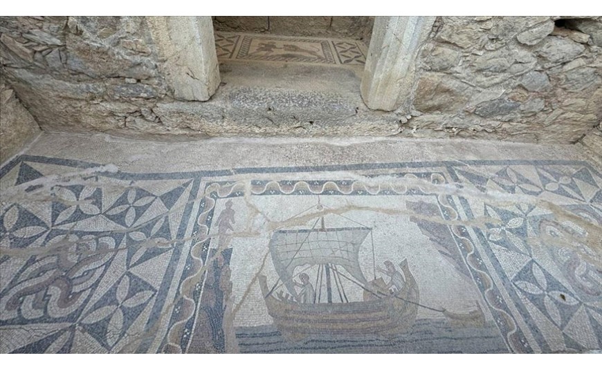 Olympos Antik Kenti, gün yüzüne çıkarılan tarihi kalıntılarıyla turistlerin ilgisini çekiyor