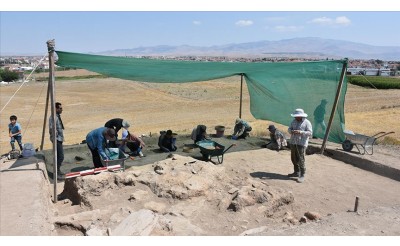 Japon arkeologlar kayıp şehir "Puruşhanda"yı bulma umuduyla Afyonkarahisar'da kazı yapıyor