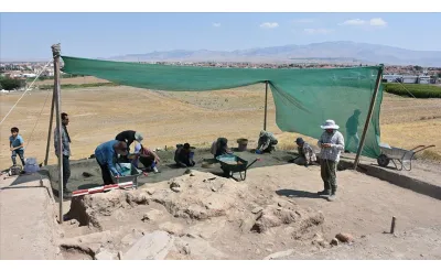 Japon arkeologlar kayıp şehir "Puruşhanda"yı bulma umuduyla Afyonkarahisar'da kazı yapıyor