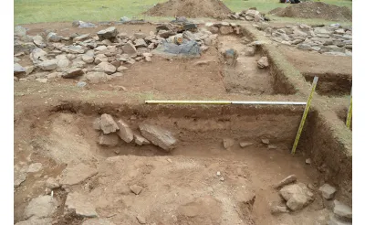 Moğol ve Türk arkeologlar, Moğolistan'ın Şovh Uul Dağı'nda bir mezar kazısı gerçekleştirdi.