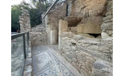 Antalya'nın Kumluca ilçesindeki Olympos Antik Kenti, barındırdığı tarihi kalıntılarıyla kültür, plajıyla sahil turizmine hizmet ediyor. Antalya'nın Kumluca ilçesindeki Olympos Antik Kenti, barındırdığı tarihi kalıntılarıyla kültür, plajıyla sahil turizmine hizmet ediyor.