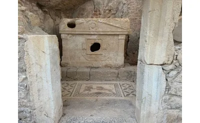 Antalya'nın Kumluca ilçesindeki Olympos Antik Kenti, barındırdığı tarihi kalıntılarıyla kültür, plajıyla sahil turizmine hizmet ediyor. Antalya'nın Kumluca ilçesindeki Olympos Antik Kenti, barındırdığı tarihi kalıntılarıyla kültür, plajıyla sahil turizmine hizmet ediyor.