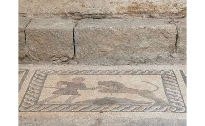 Antalya'nın Kumluca ilçesindeki Olympos Antik Kenti, barındırdığı tarihi kalıntılarıyla kültür, plajıyla sahil turizmine hizmet ediyor. Antalya'nın Kumluca ilçesindeki Olympos Antik Kenti, barındırdığı tarihi kalıntılarıyla kültür, plajıyla sahil turizmine hizmet ediyor.