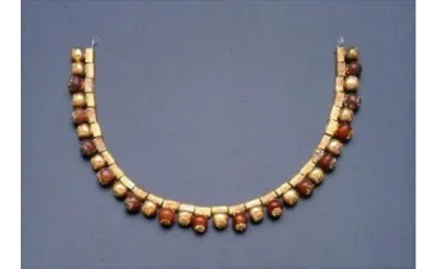 Yaklaşık 2 bin 700 yıllık Bintepeler Kolyesi Türkiye’ye geri getirildi Yaklaşık 2 bin 700 yıllık Bintepeler Kolyesi Türkiye’ye geri getirildi