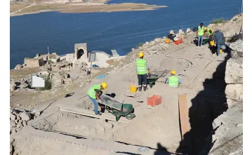 Hasankeyf'te 1600 Yıllık Roma Dönemi Askeri Yapı Kalıntıları Bulundu Hasankeyf'te 1600 Yıllık Roma Dönemi Askeri Yapı Kalıntıları Bulundu