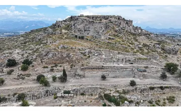 Sillyon Antik Kenti'nde Roma ve Beylikler Dönemine Ait Hamam Bulundu Sillyon Antik Kenti'nde Roma ve Beylikler Dönemine Ait Hamam Bulundu