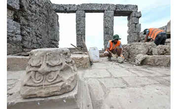 Sillyon Antik Kenti'nde Roma ve Beylikler Dönemine Ait Hamam Bulundu Sillyon Antik Kenti'nde Roma ve Beylikler Dönemine Ait Hamam Bulundu