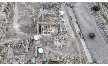Sillyon Antik Kenti'nde Roma ve Beylikler Dönemine Ait Hamam Bulundu Sillyon Antik Kenti'nde Roma ve Beylikler Dönemine Ait Hamam Bulundu