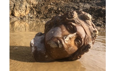 Aizanoi'de Afrodit ve Dionysos'a ait yeni heykel başları bulundu