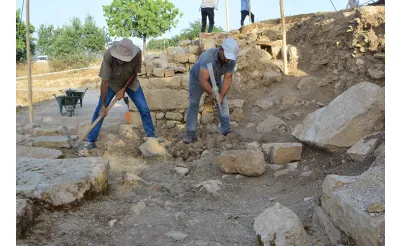 Diyarbakır'ın Kulp ilçesinde arkeolojik kazılar sırasında, 1500 yıllık bir kilise kalıntısında denizyıldızı fosili keşfedildi.