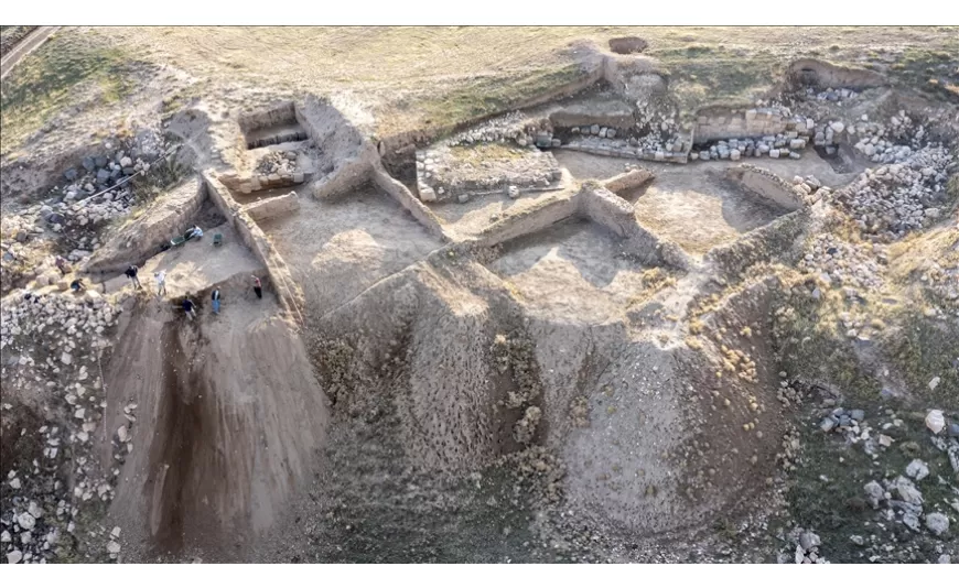 Van'daki ızgara planlı antik kentte yeni kale burcu keşfedildi
