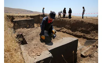 Bitlis'teki Urartu kalesinde yeni buluntular ortaya çıkarıldı Bitlis'teki Urartu kalesinde yeni buluntular ortaya çıkarıldı