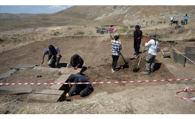 Bitlis'teki Urartu kalesinde yeni buluntular ortaya çıkarıldı Bitlis'teki Urartu kalesinde yeni buluntular ortaya çıkarıldı