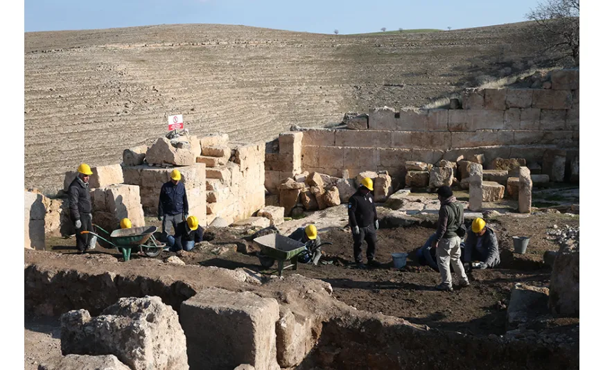 Zerzevan Kalesi'nde 1800 yıllık ameliyat aletleri bulundu