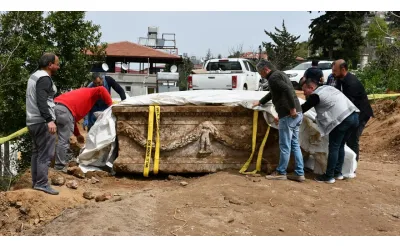 Hatay'da bir evin bahçesinde lahit bulundu