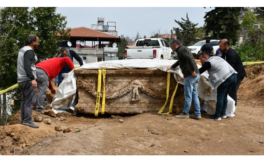 Hatay'da bir evin bahçesinde lahit bulundu