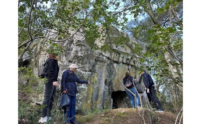 Marmaris'te 2 bin 500 yıllık kaya mezarı turizme kazandırılacak