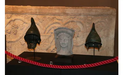 ABD ve İngiltere'den Antalya'ya getirilen Anadolu kökenli 42 tarihi eser tanıtıldı ABD ve İngiltere'den Antalya'ya getirilen Anadolu kökenli 42 tarihi eser tanıtıldı