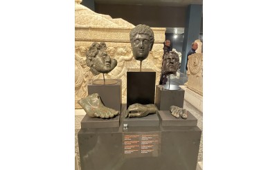 ABD ve İngiltere'den Antalya'ya getirilen Anadolu kökenli 42 tarihi eser tanıtıldı