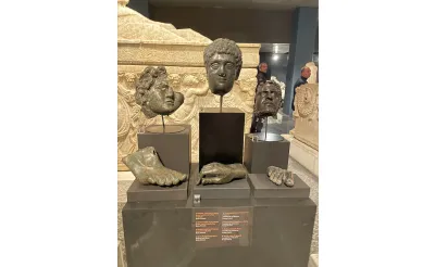 ABD ve İngiltere'den Antalya'ya getirilen Anadolu kökenli 42 tarihi eser tanıtıldı ABD ve İngiltere'den Antalya'ya getirilen Anadolu kökenli 42 tarihi eser tanıtıldı