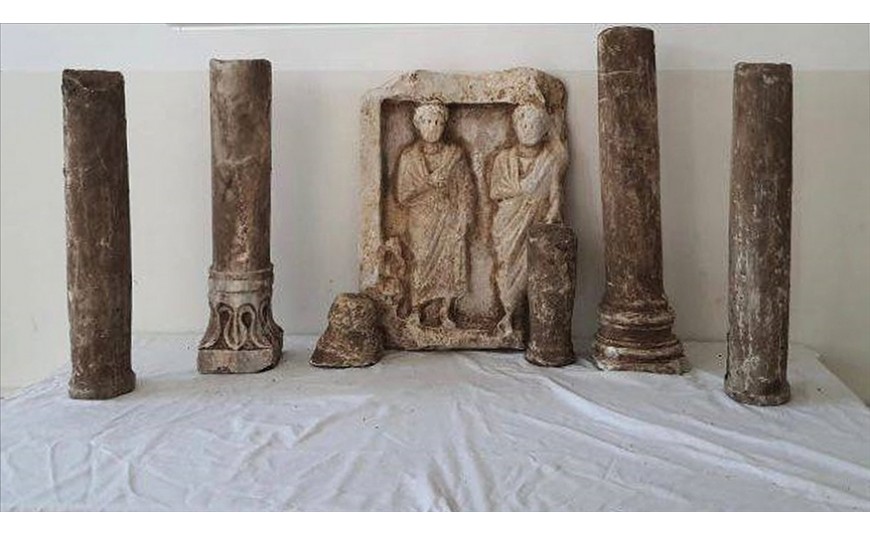 Kocaeli'de Roma dönemine ait mezar taşı ve sütunlar ele geçirildi