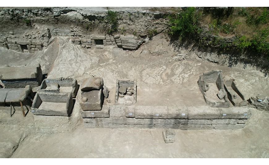  Tios Antik Kenti'nde Roma Dönemine Ait Nekropol Alanı Ortaya Çıkarılıyor