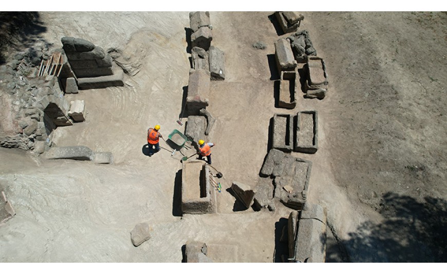  Tios Antik Kenti'nde Roma Dönemine Ait Nekropol Alanı Ortaya Çıkarılıyor