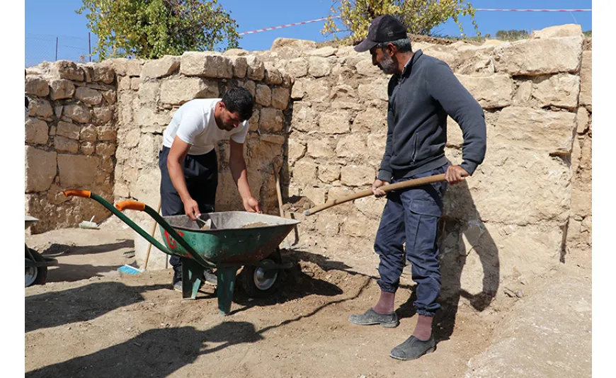 Diyarbakır'da içinde 46 mezar olan 1500 yıllık kilise bulundu