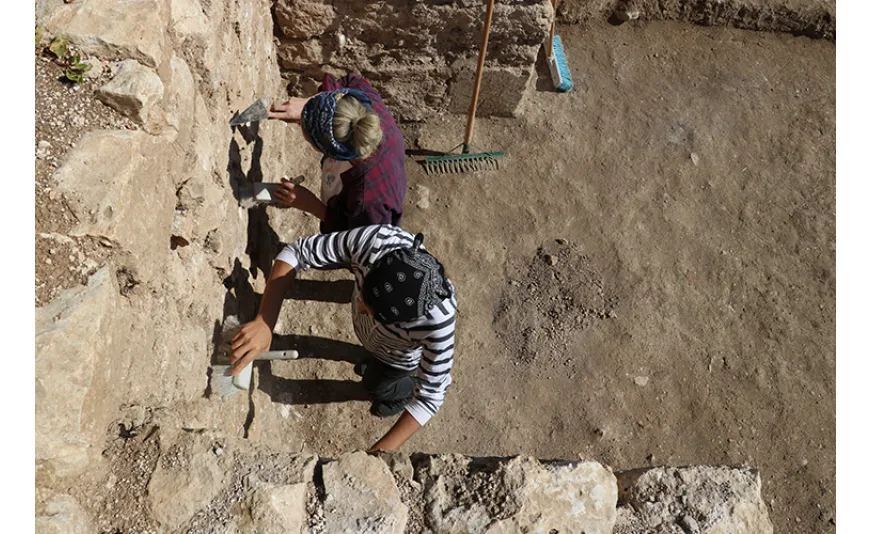 Diyarbakır'da içinde 46 mezar olan 1500 yıllık kilise bulundu