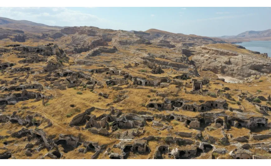 Hasankeyf'te Asurlulardan Cumhuriyet dönemine kadar izler bulundu.