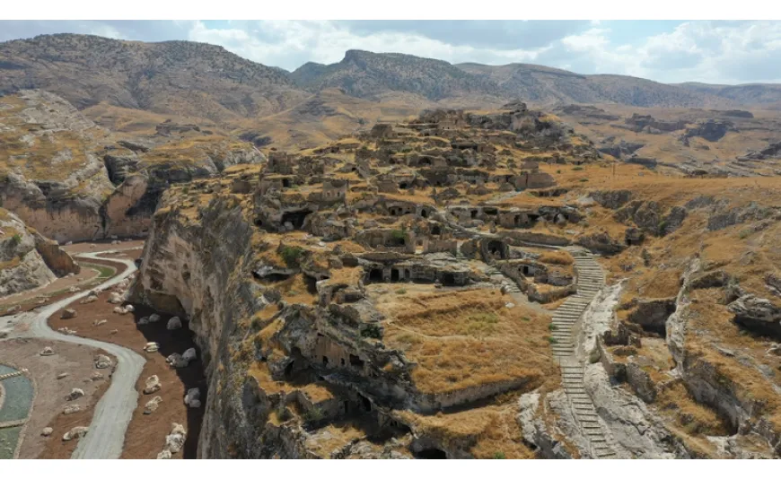 Hasankeyf'te Asurlulardan Cumhuriyet dönemine kadar izler bulundu.