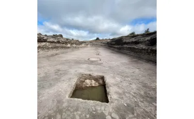 Osmanlı Devleti'nin kurucusu Osman Gazi'nin beylikler döneminde fethettiği Eskişehir'deki Karacahisar Kalesi'nde yapılan kazıda, Anadolu'da bir kastronda (kale kent) bulunan en büyük sarnıçlarından biri açığa çıkarıldı