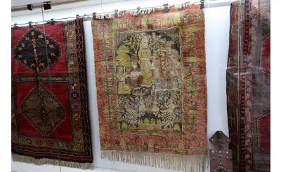 Sivas'ta 1000 yıllık Selçuklu halısı müzede sergileniyor