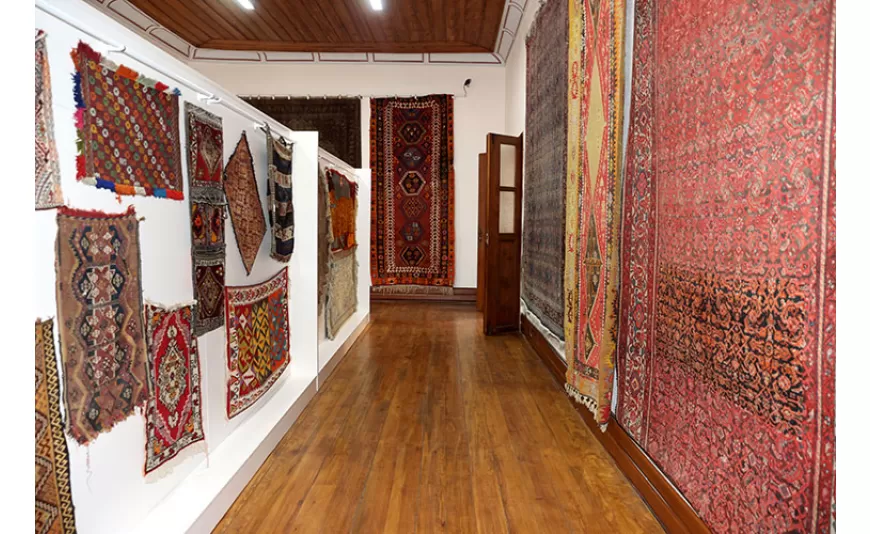 Sivas'ta 1000 yıllık Selçuklu halısı müzede sergileniyor