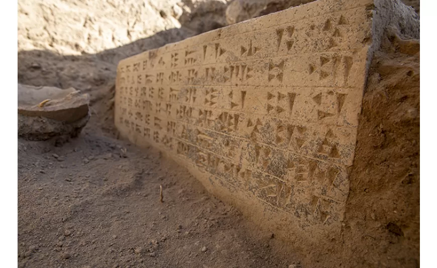 Van'daki Körzüt Kalesi'nde tapınak olduğu tahmin edilen yapı ve kitabeler bulundu