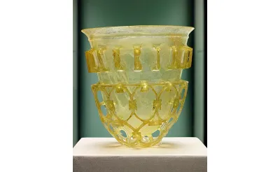 Cam Üretimi ve Ticaretinin Tarihçesi: Orta Çağ’dan 20. Yüzyıla Cam Üretimi ve Ticaretinin Tarihçesi: Orta Çağ’dan 20. Yüzyıla